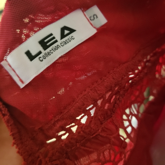 LEA CLASSIC COLLECTION RED NETTED DRESS - Picture 6 of 6